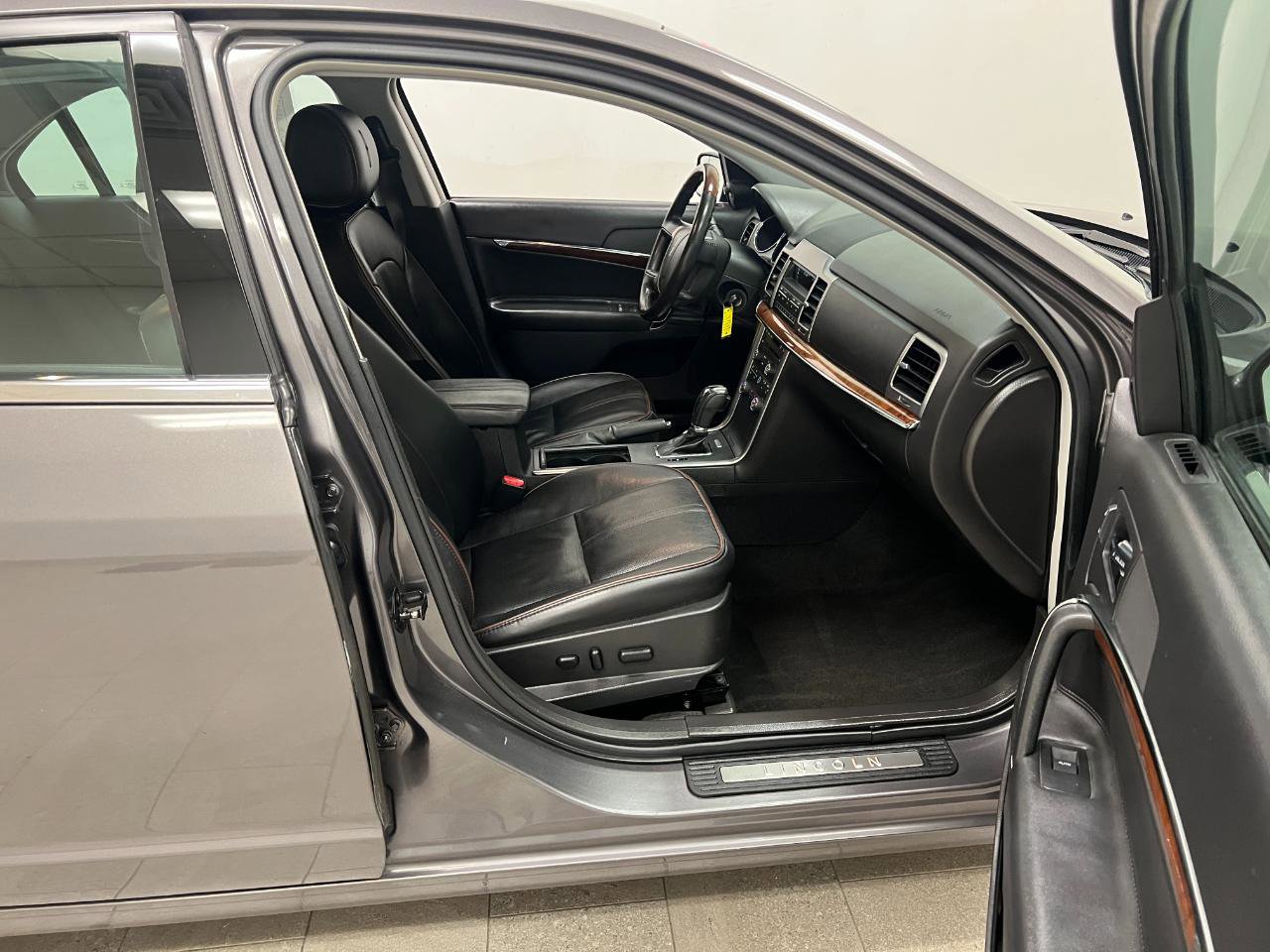 Used 2012 Lincoln MKZ FWD image 30