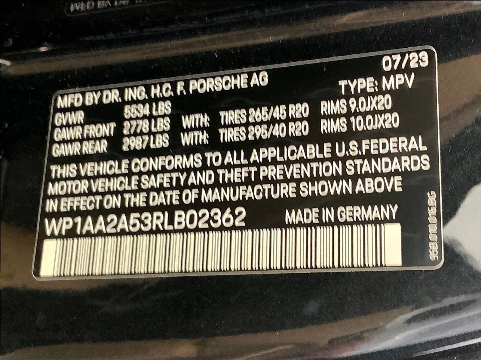 Certified 2024 Porsche Macan AWD/4WD image 33