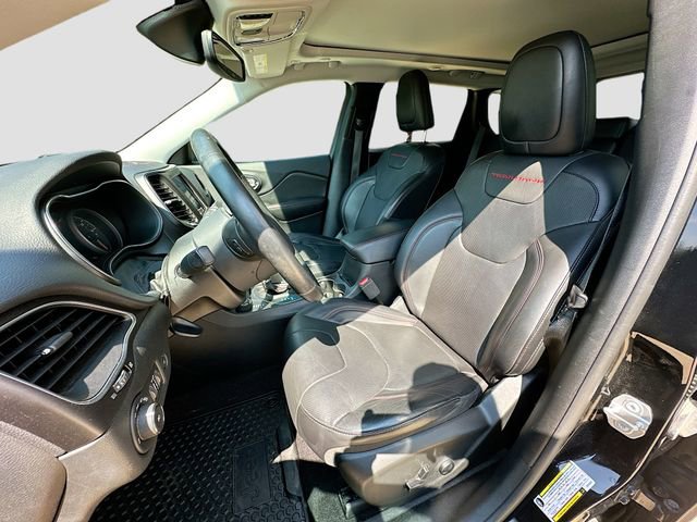 Used 2019 Jeep Cherokee Trailhawk image 21