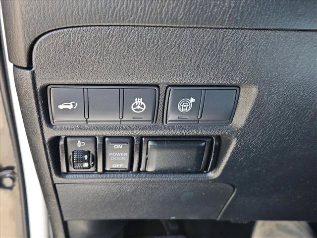 Used 2018 Nissan Armada Platinum w/ Interior Lighting Package RWD image 30
