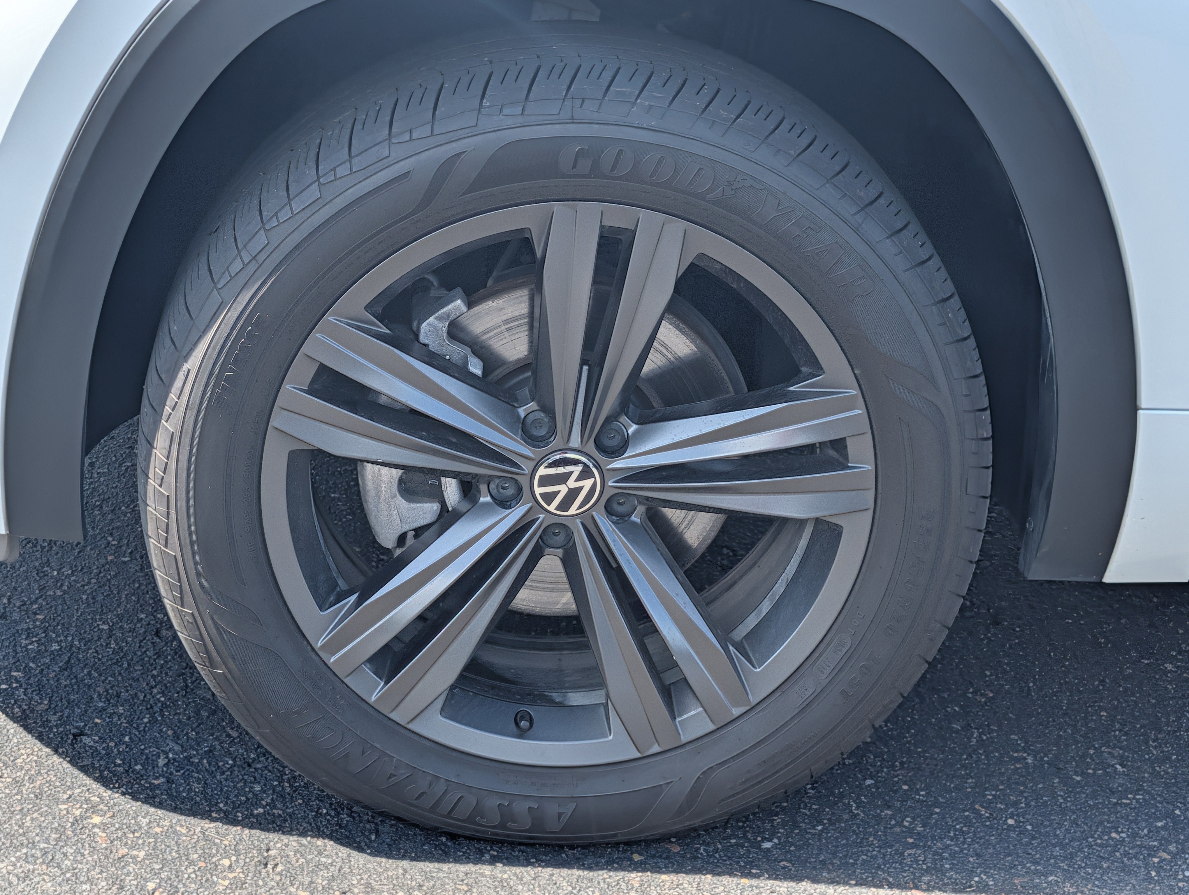 Used 2022 Volkswagen Atlas SEL R-Line AWD/4WD image 15