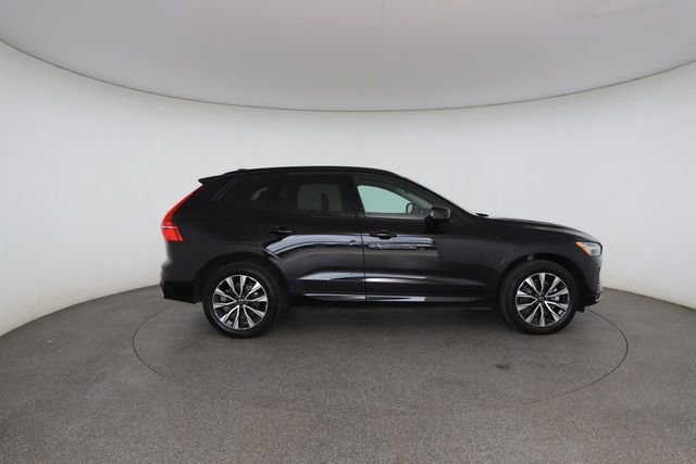 Used 2023 Volvo XC60 B5 Plus image 23