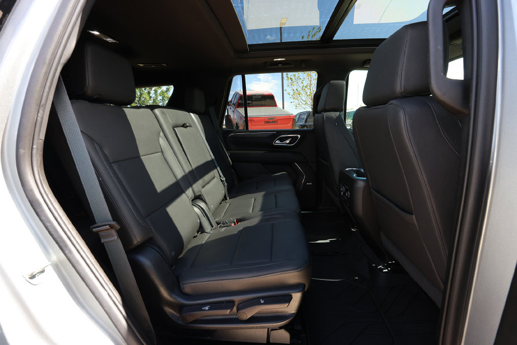 Used 2023 Chevrolet Tahoe Z71 w/ Z71 Off-Road Package AWD/4WD image 11