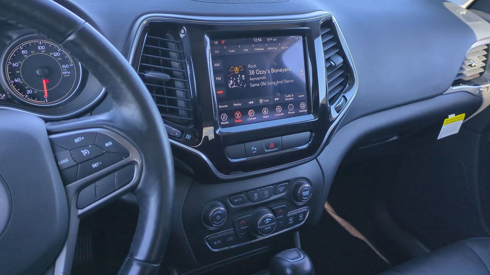 Used 2020 Jeep Cherokee Limited image 29