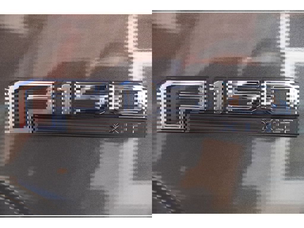 Used 2020 Ford F150 XLT w/ Equipment Group 302A Luxury image 9