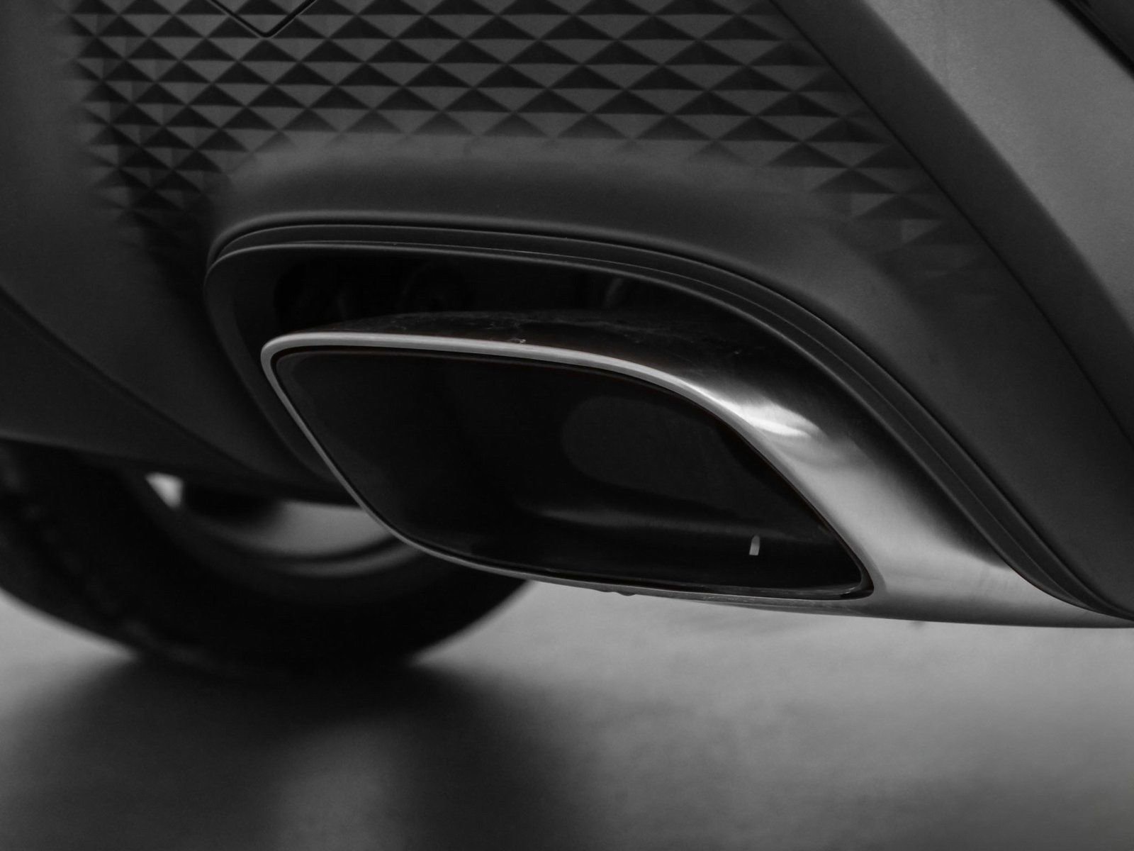 Certified 2025 Porsche Macan AWD/4WD image 14