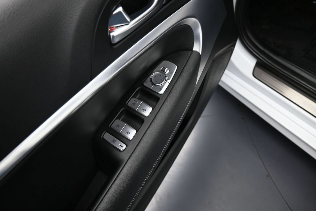 Used 2025 Genesis G70 2.5T RWD image 13