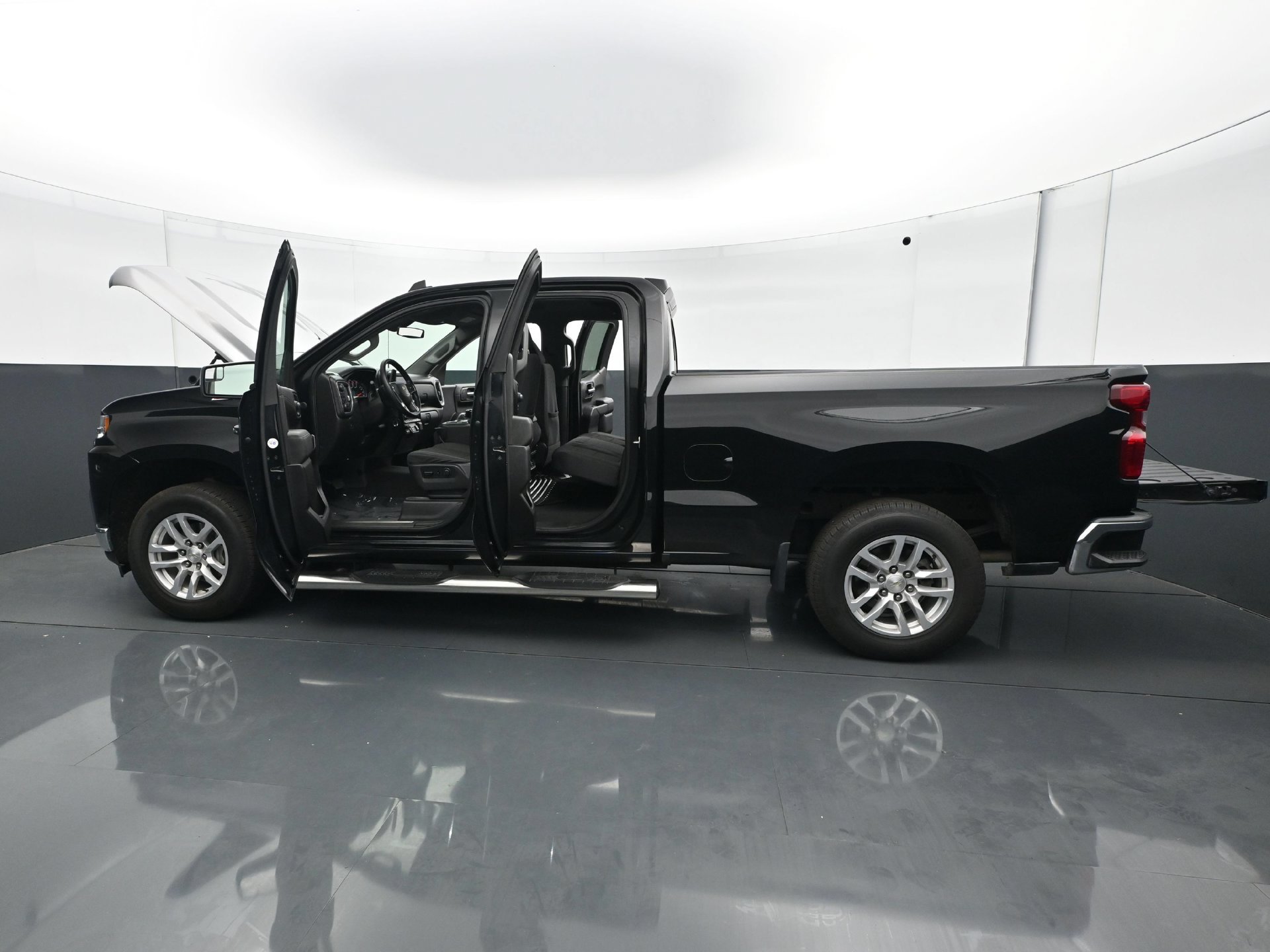 Used 2021 Chevrolet Silverado 1500 LT w/ Z71 Off-Road Package AWD/4WD image 30