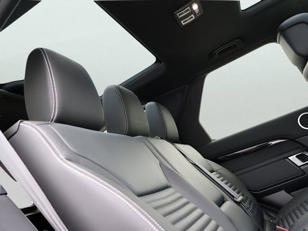 Certified 2025 Land Rover Discovery S AWD/4WD image 14