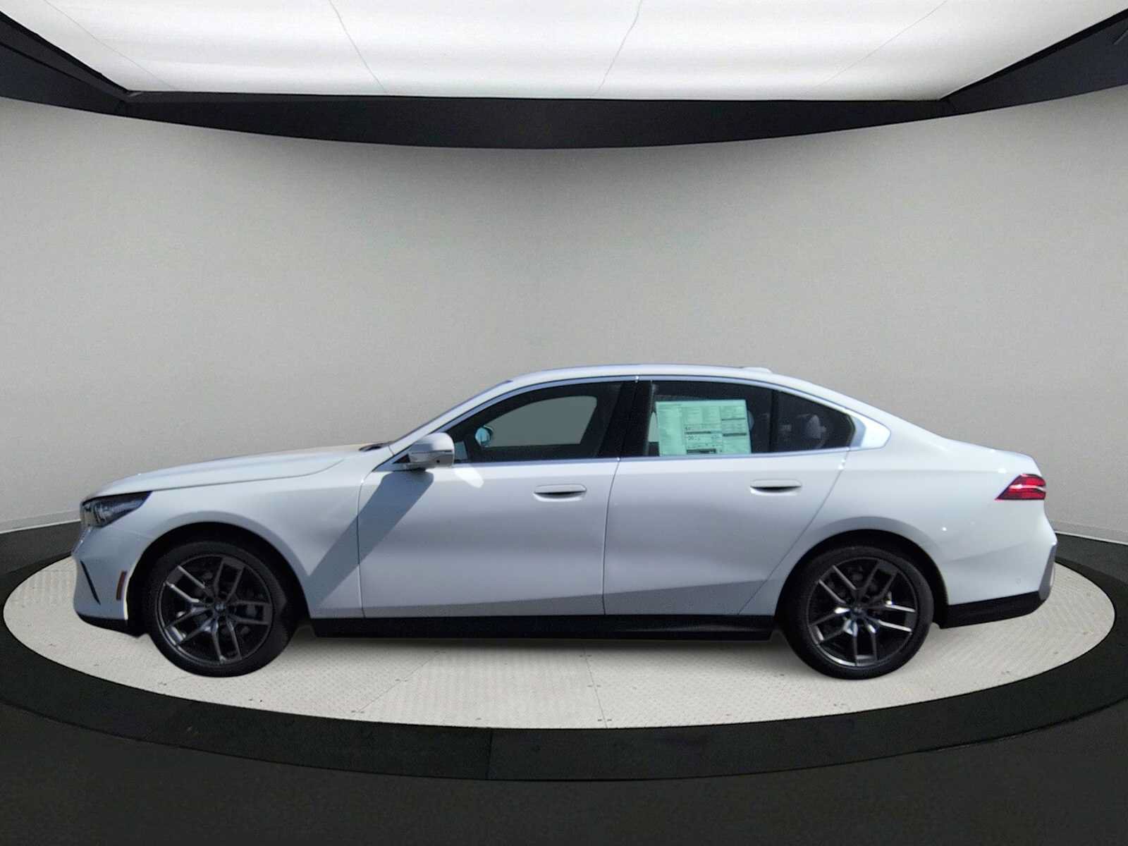 Used 2026 BMW 530i xDrive AWD/4WD image 5