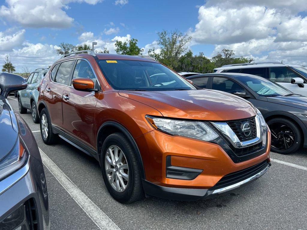 Used 2018 Nissan Rogue SV image 1