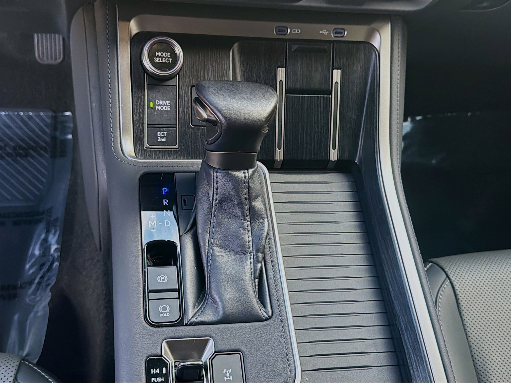 Used 2024 Lexus GX 550 w/ Cold Area Package AWD/4WD image 14