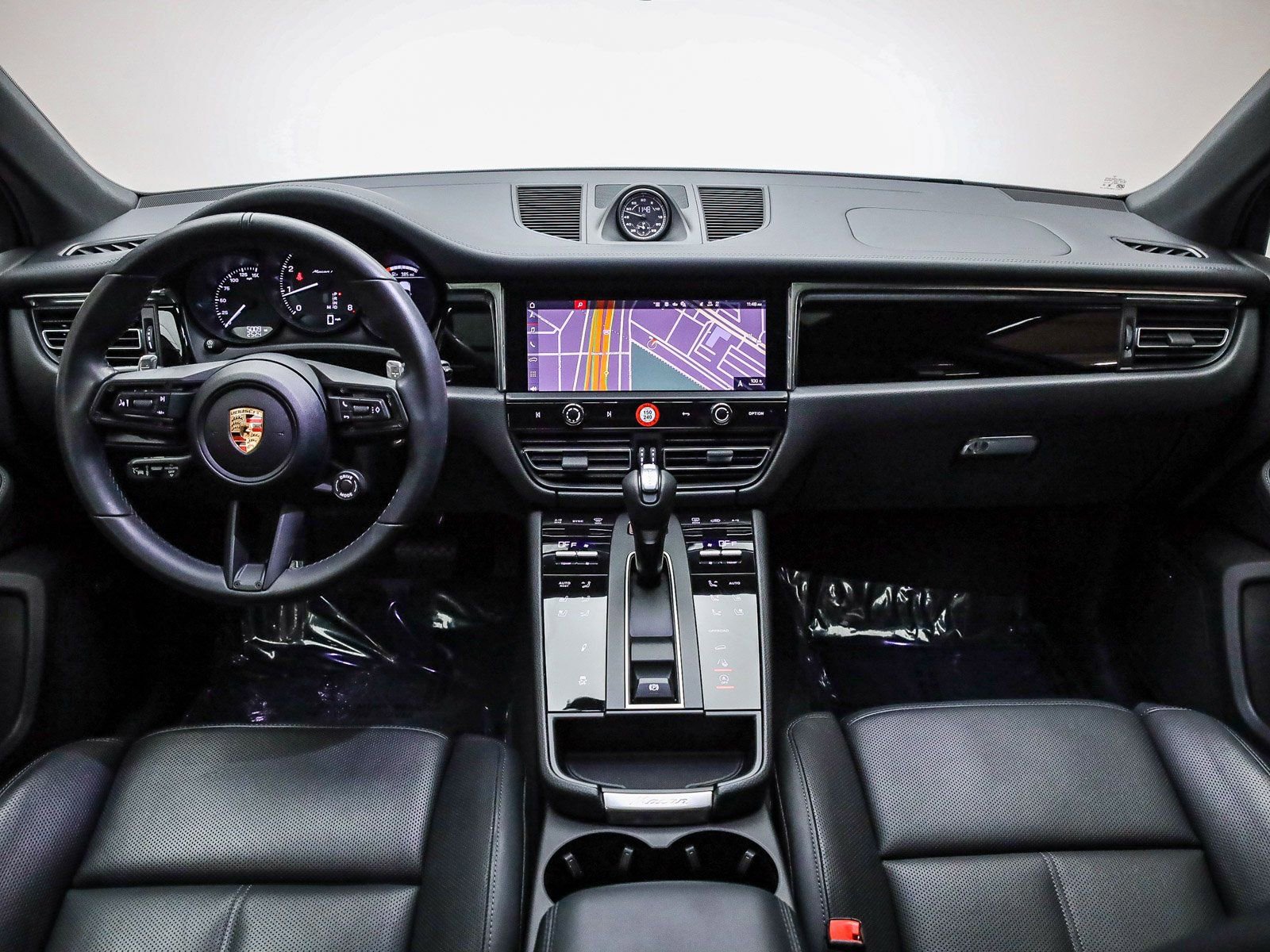 Certified 2025 Porsche Macan Turbo image 11