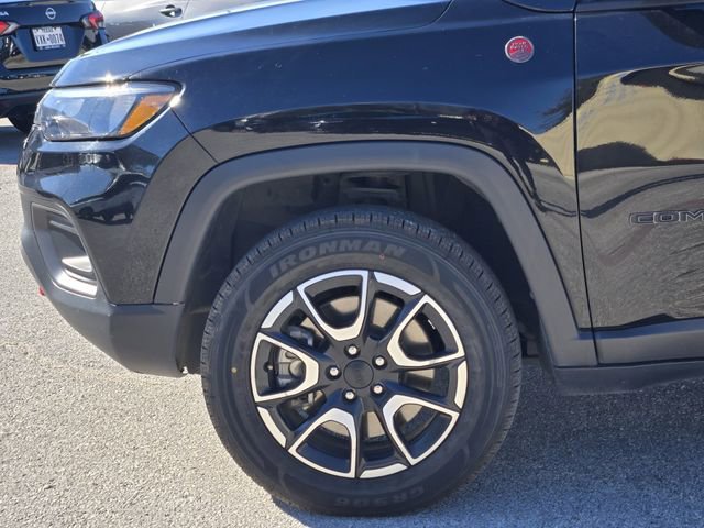 Used 2024 Jeep Compass Trailhawk image 9