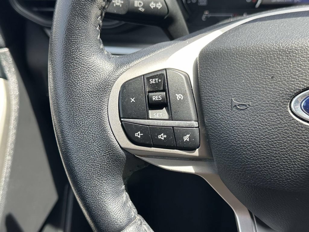 Used 2022 Ford Explorer XLT AWD/4WD image 24