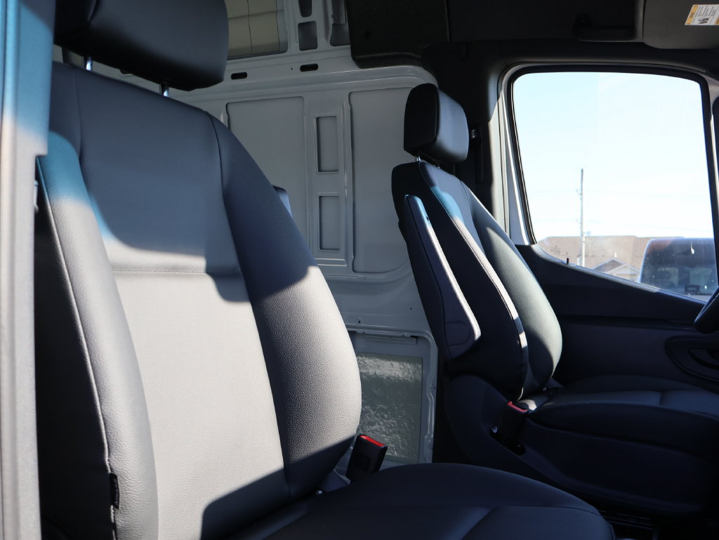 Used 2025 Mercedes-Benz Sprinter 2500 image 11