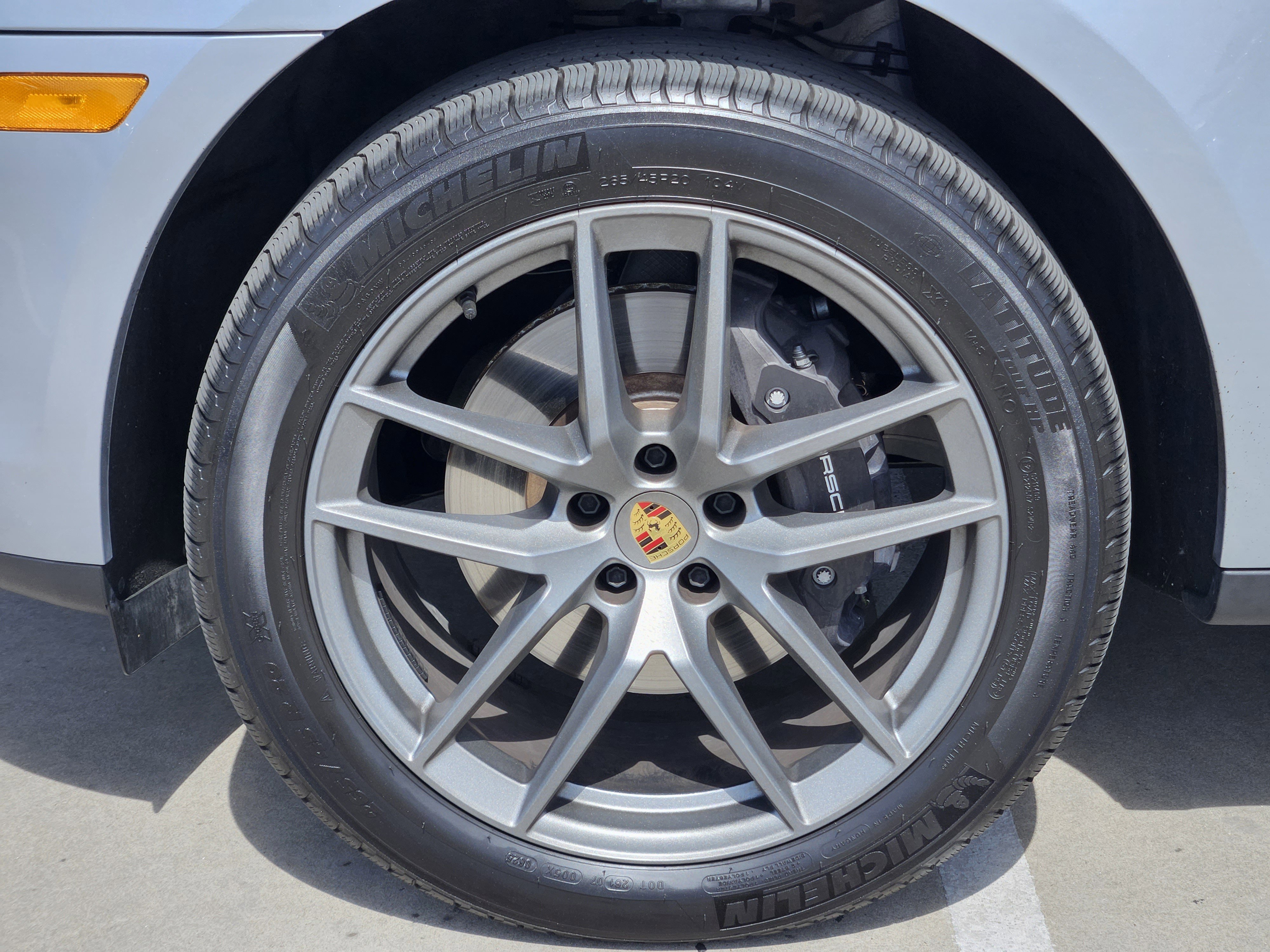 Certified 2025 Porsche Macan image 14