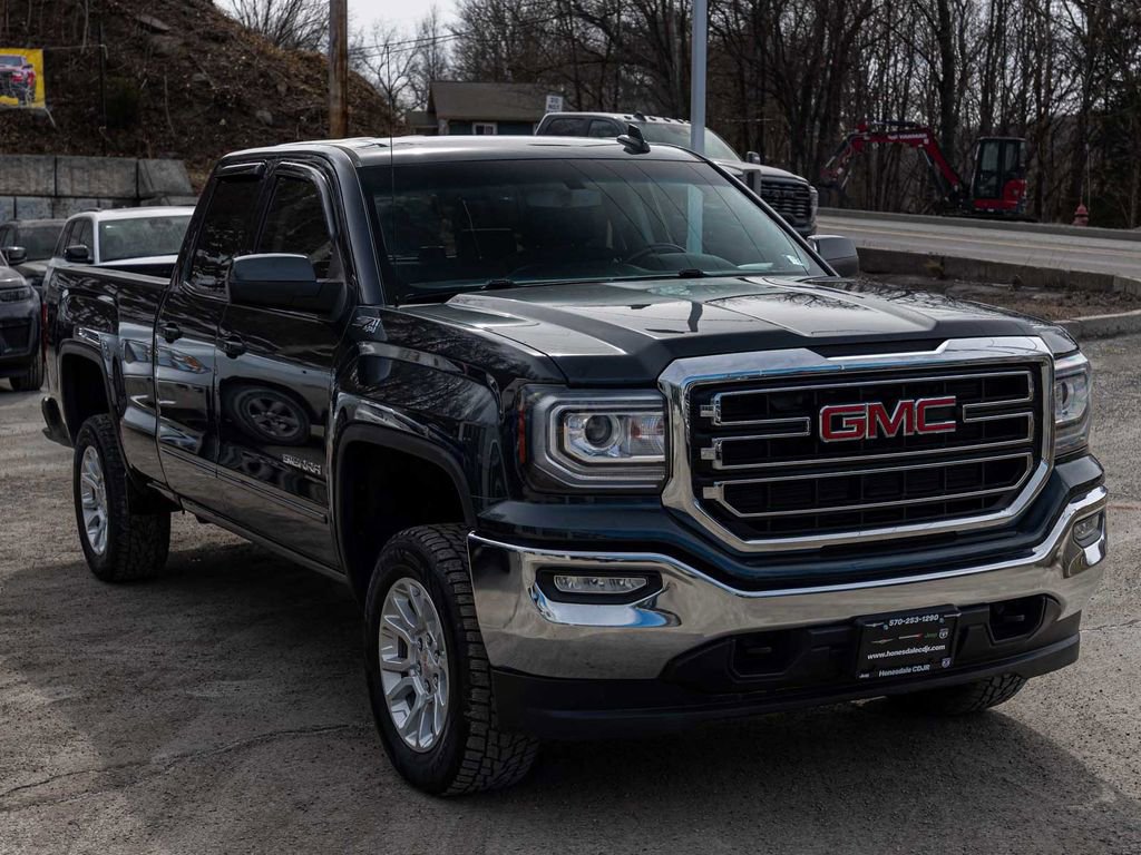 Used 2019 GMC Sierra 1500 SLE w/ SLE Value Package image 3