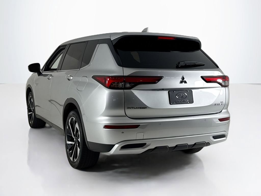 Used 2023 Mitsubishi Outlander 4WD Plug-In Hybrid image 3