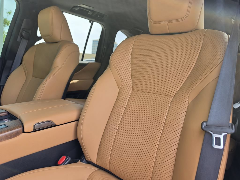 Used 2026 Lexus LX 600 4WD w/ Accessory Package (2T) image 17