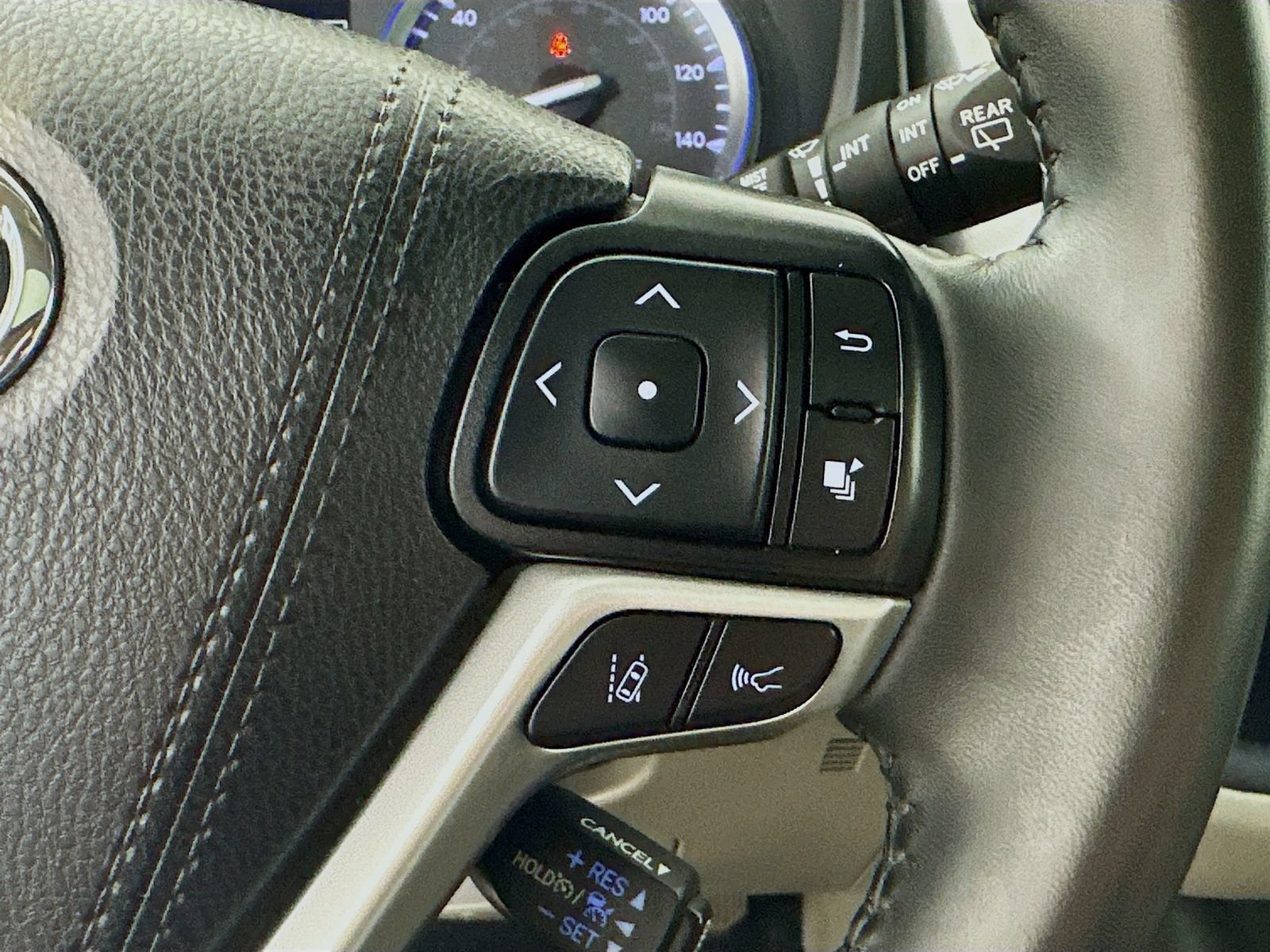 Used 2019 Toyota Highlander XLE AWD/4WD image 19