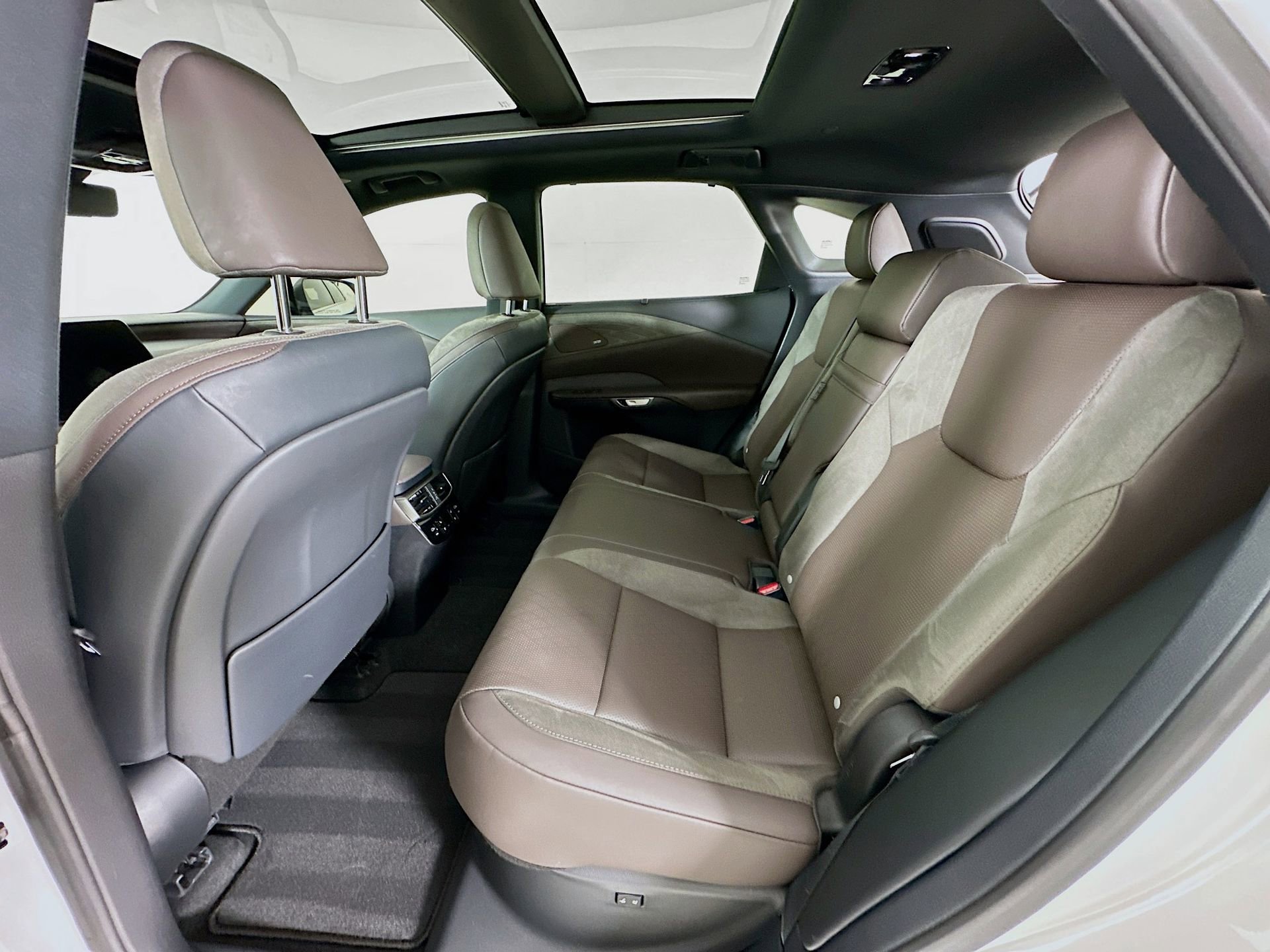 Used 2023 Lexus RX 350 FWD w/ Cold Area Package image 26