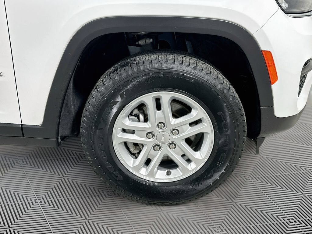 Certified 2023 Jeep Grand Cherokee Laredo AWD/4WD image 20