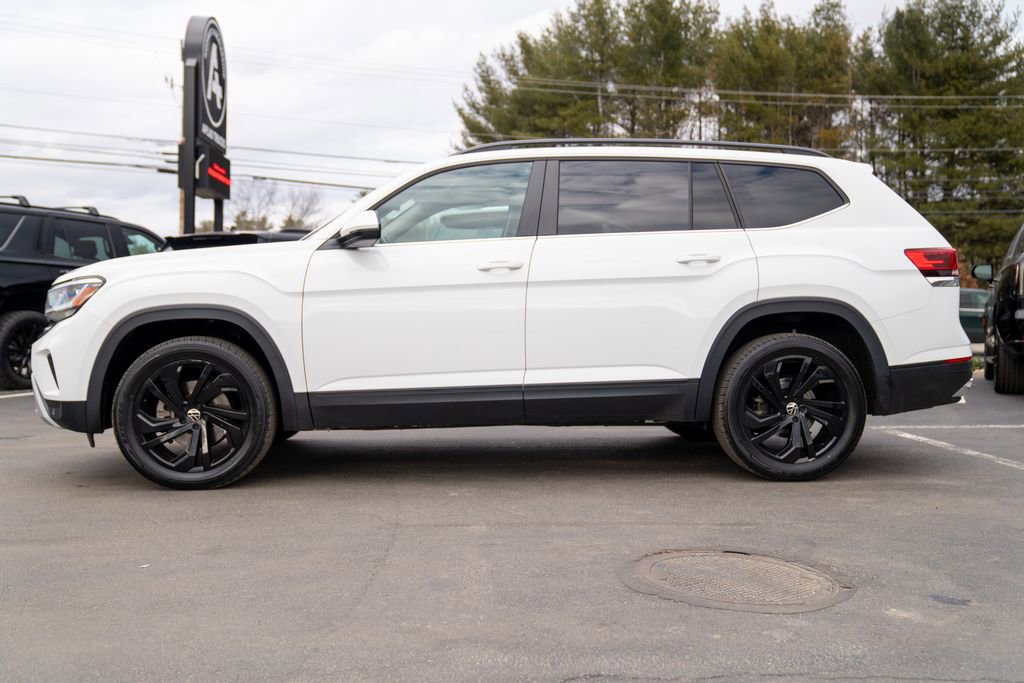 Used 2022 Volkswagen Atlas SE w/ Panoramic Sunroof Package image 3