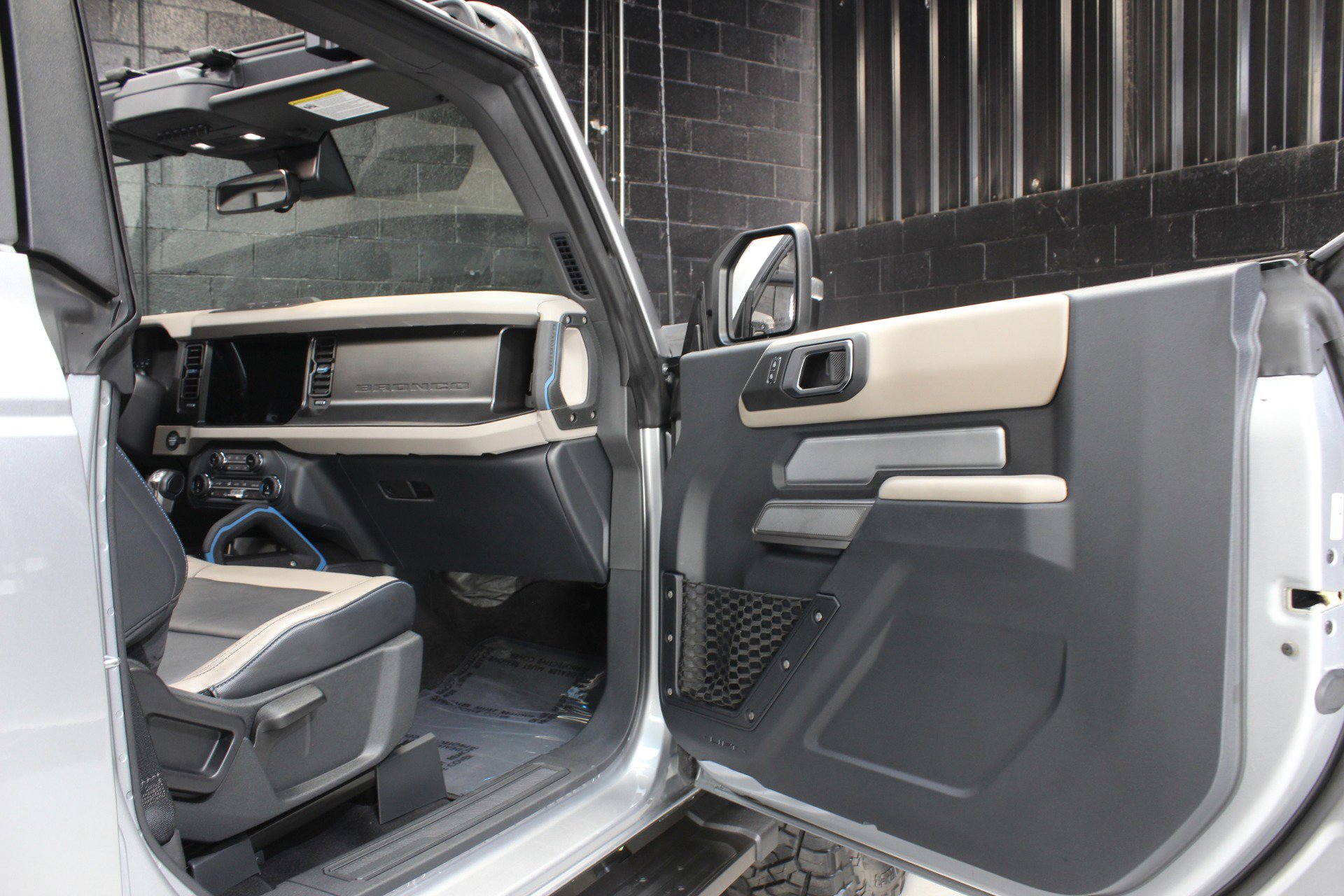 Used 2022 Ford Bronco Wildtrak image 35