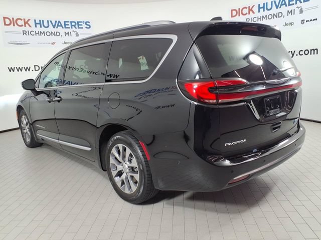 Used 2024 Chrysler Pacifica Pinnacle FWD image 6
