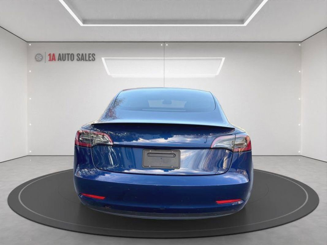 Used 2023 Tesla Model 3 Performance image 4