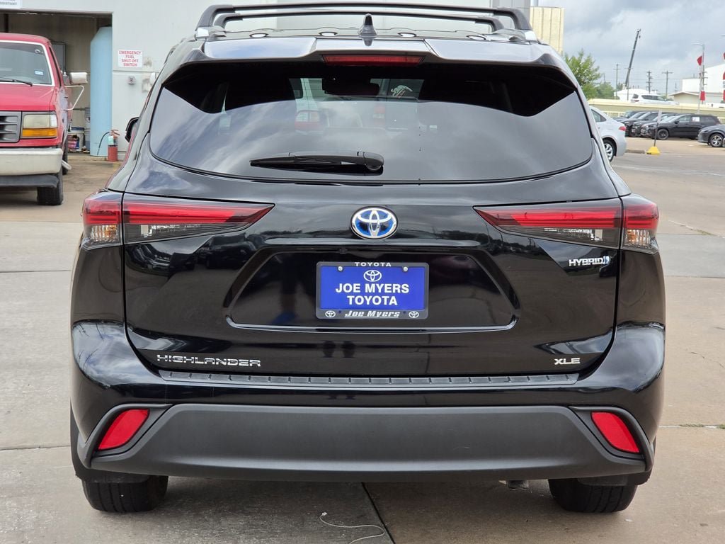 Used 2024 Toyota Highlander XLE FWD image 8