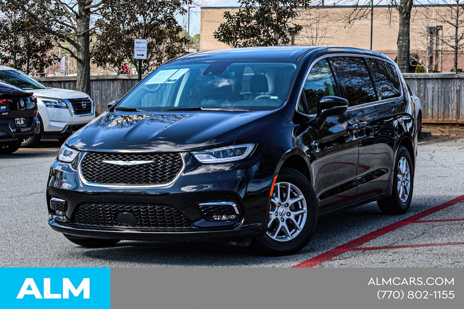 Used 2024 Chrysler Pacifica Touring-L image 1