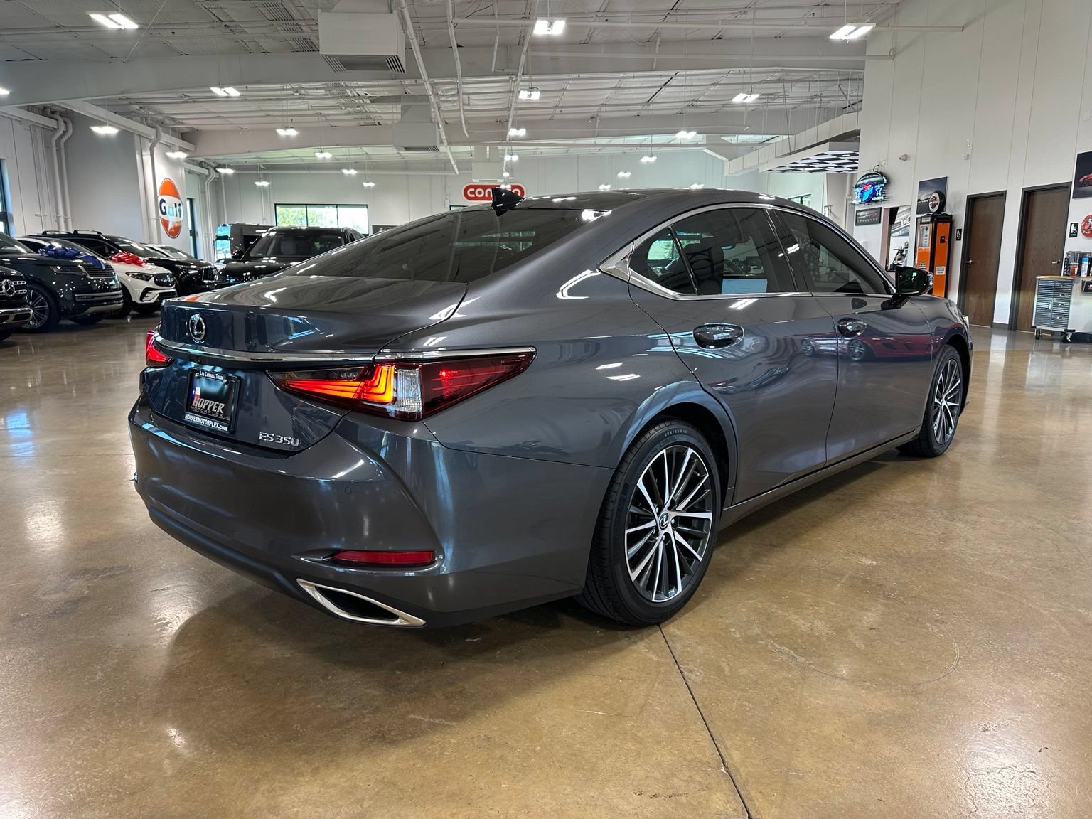 Used 2025 Lexus ES 350 w/ Premium Package FWD image 8
