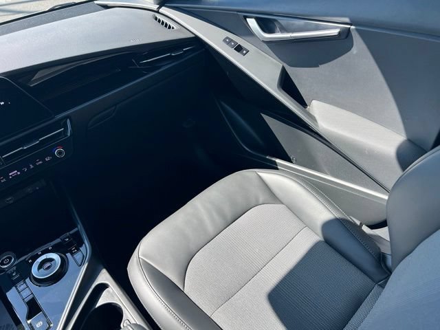 Certified 2023 Kia Niro Wind w/ Wind Preserve Package FWD image 11