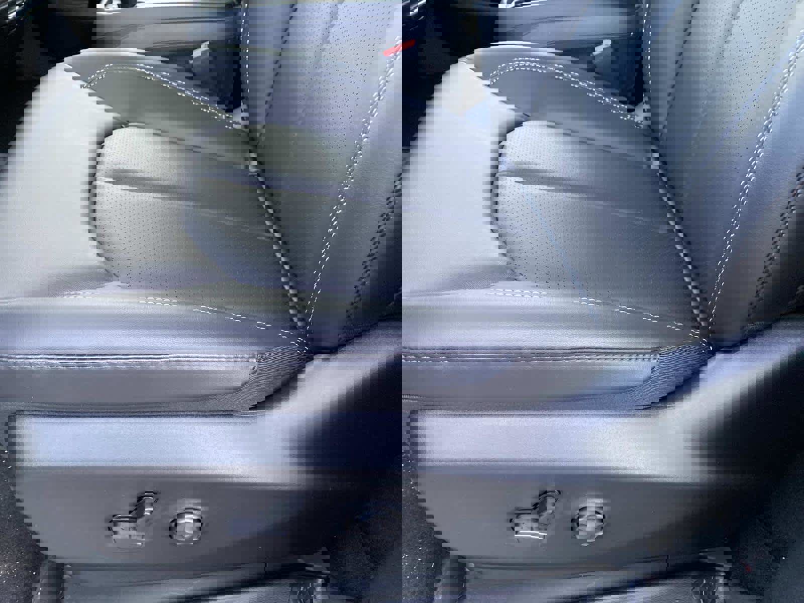 New 2026 Chrysler Voyager LX image 10