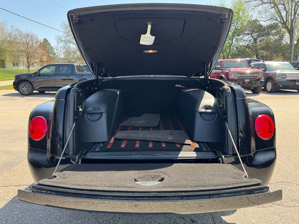 Used 2003 Chevrolet SSR w/ Preferred Equipment Group RWD image 9