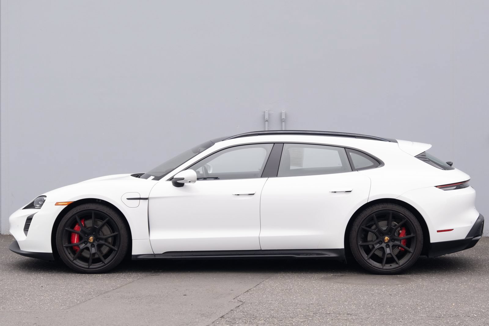 Used 2024 Porsche Taycan GTS AWD/4WD image 32