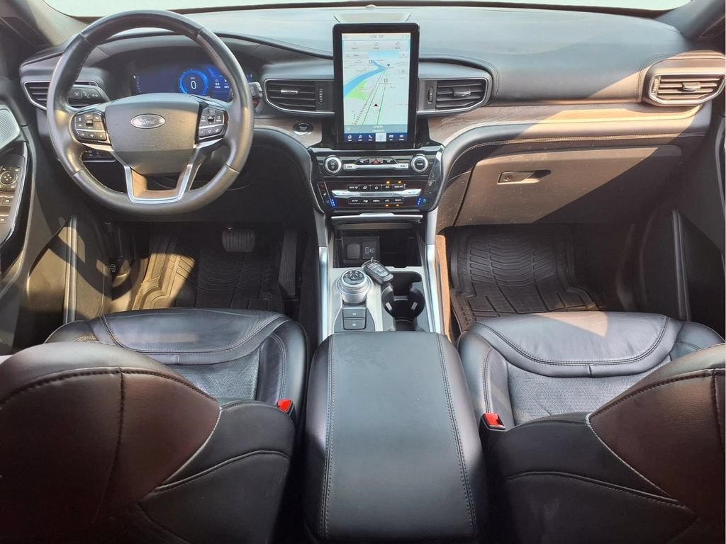Used 2023 Ford Explorer Platinum w/ Technology Package AWD/4WD image 17