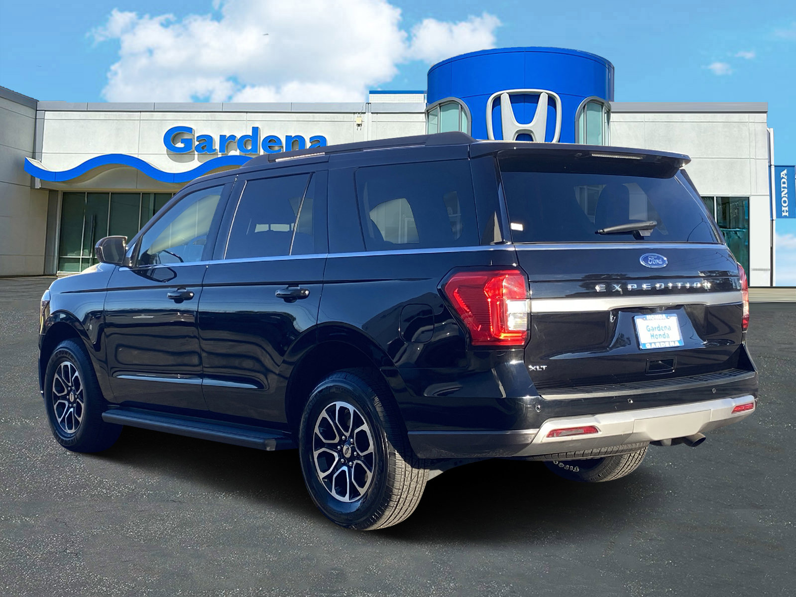 Used 2024 Ford Expedition XLT image 4