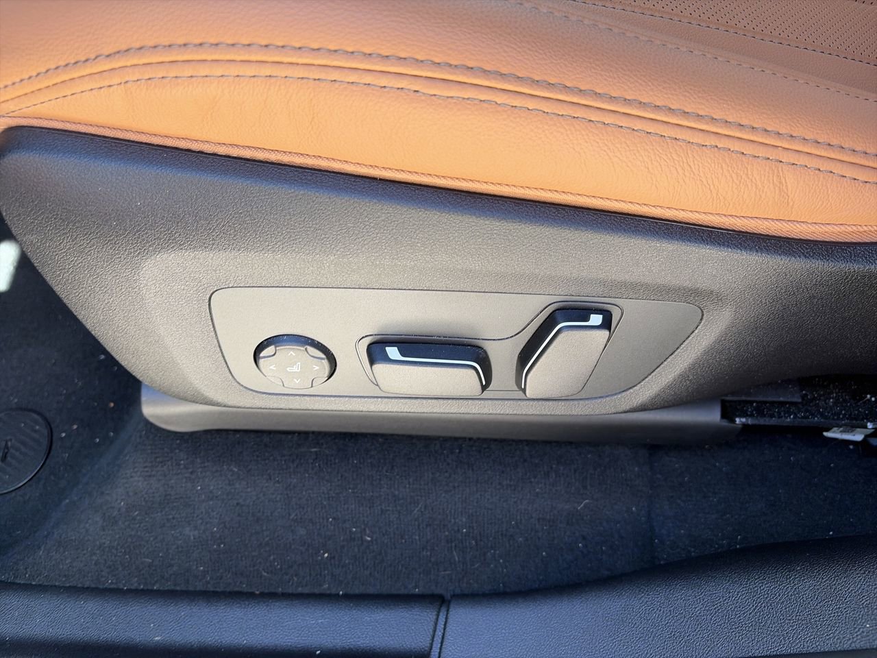 Used 2025 BMW X4 xDrive30i AWD/4WD image 15