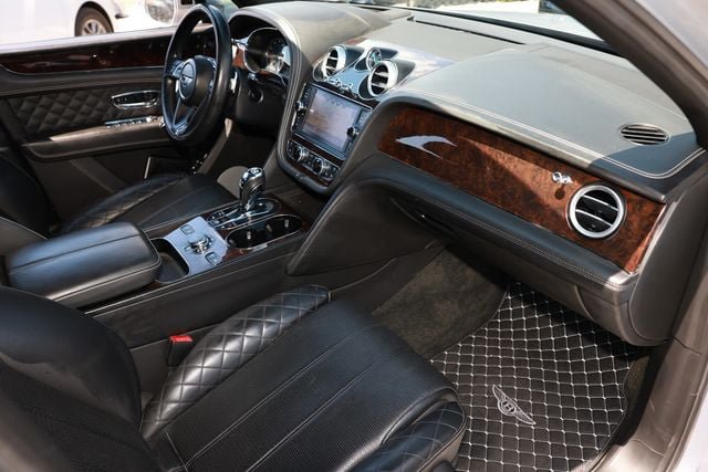 Used 2018 Bentley Bentayga AWD/4WD image 19