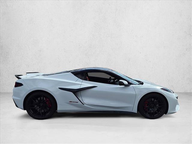Used 2025 Chevrolet Corvette Z06 w/ Stealth Interior Trim Package RWD image 4