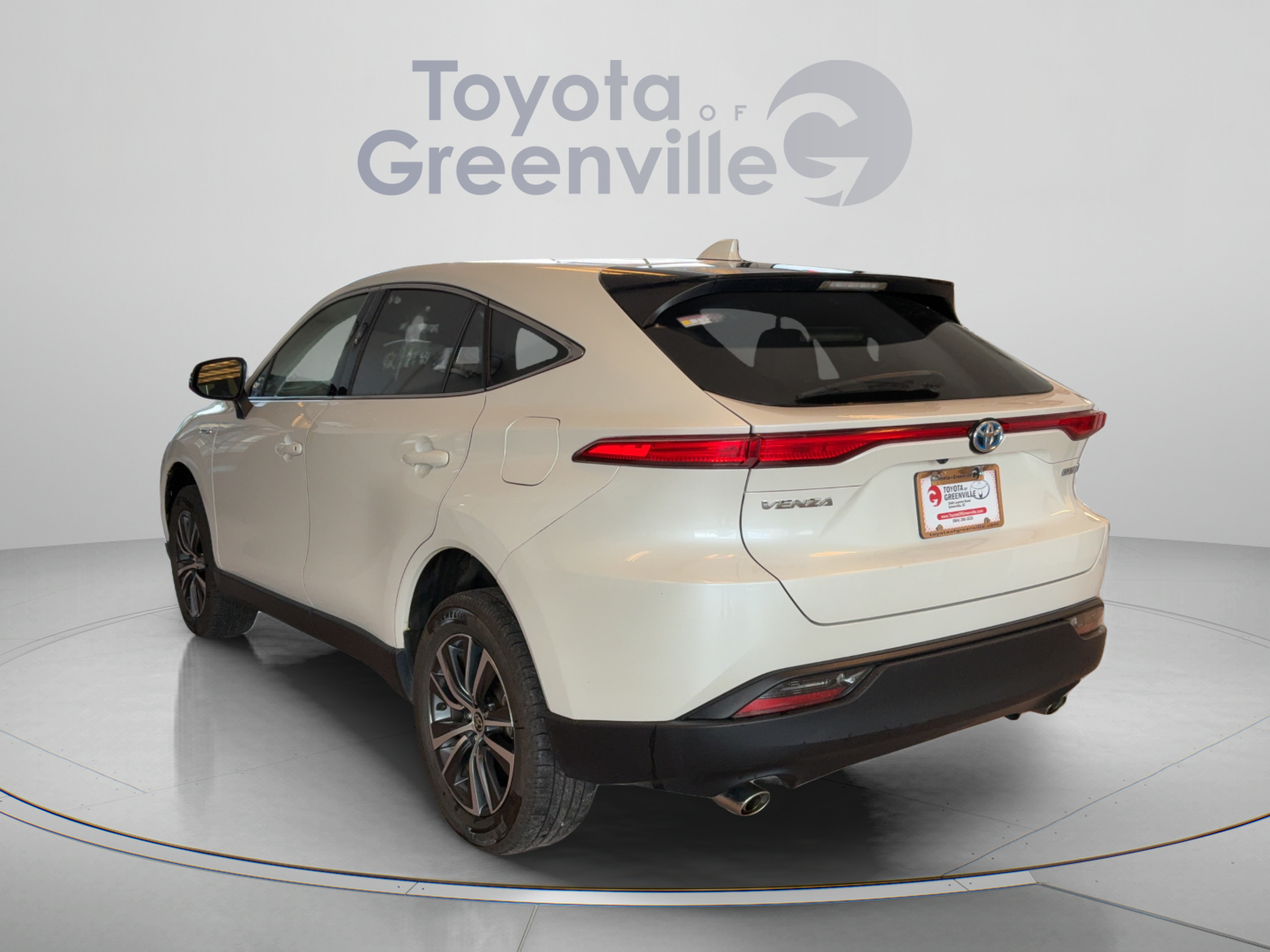 Used 2021 Toyota Venza LE AWD/4WD image 4