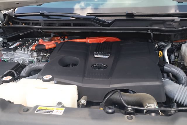 Used 2023 Toyota Tundra Limited AWD/4WD image 9
