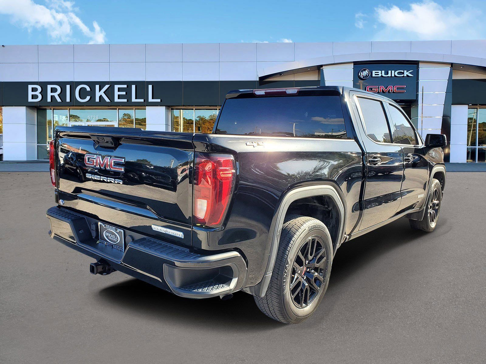 Used 2023 GMC Sierra 1500 Elevation AWD/4WD image 3