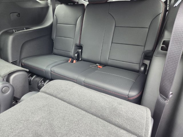 New 2026 Chevrolet Traverse RS w/ LPO, Floor Liner Package FWD image 7