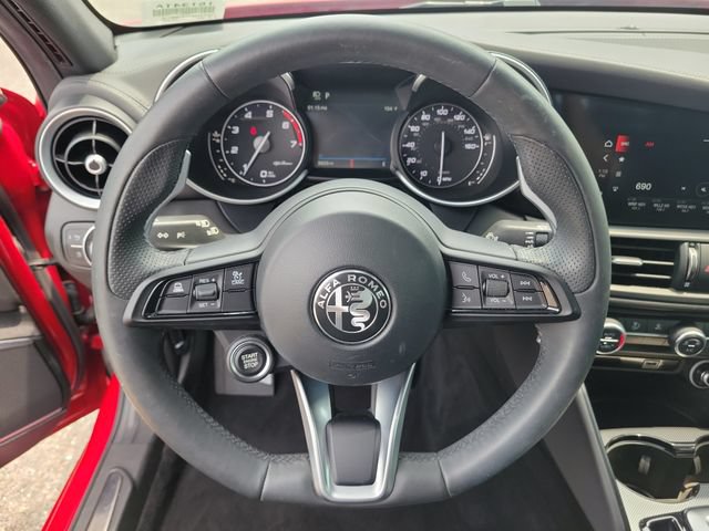 Used 2022 Alfa Romeo Giulia Veloce AWD/4WD image 26