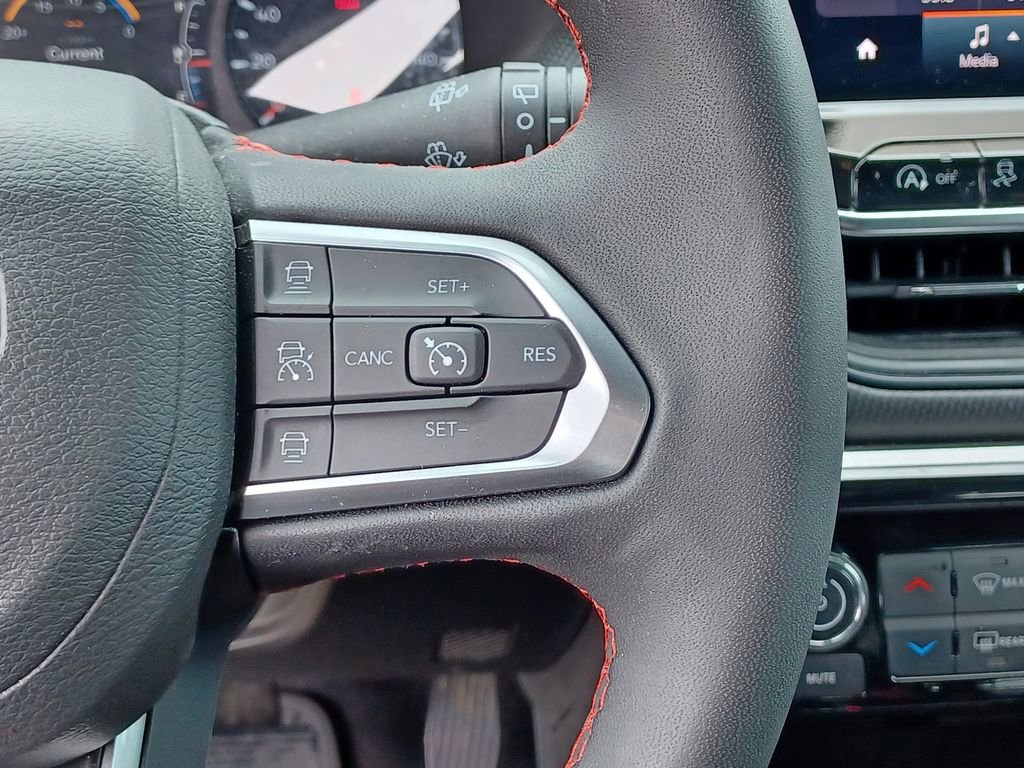 Used 2023 Jeep Compass Trailhawk w/ Trailhawk Convenience Group AWD/4WD image 18