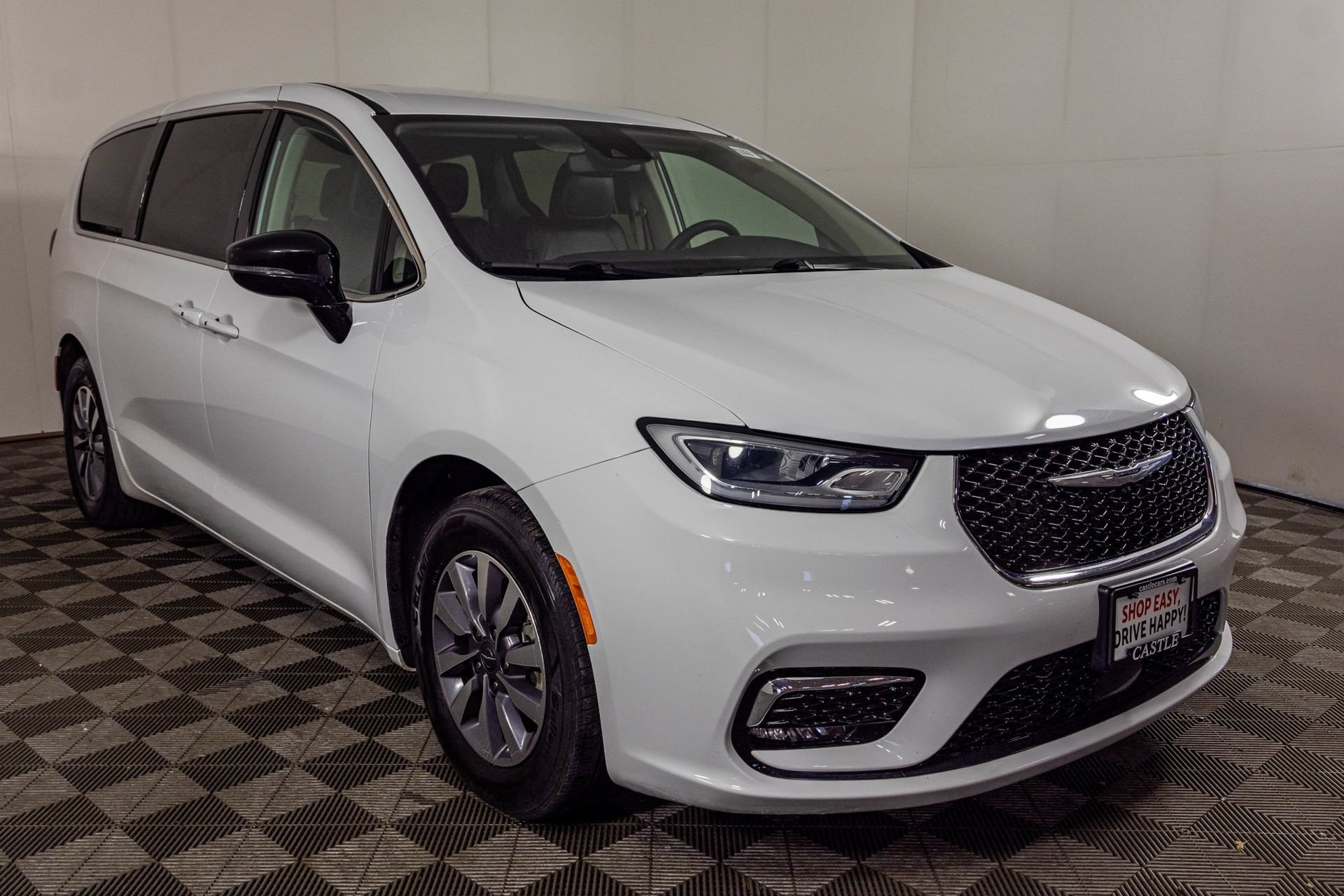 Used 2024 Chrysler Pacifica Limited FWD image 13
